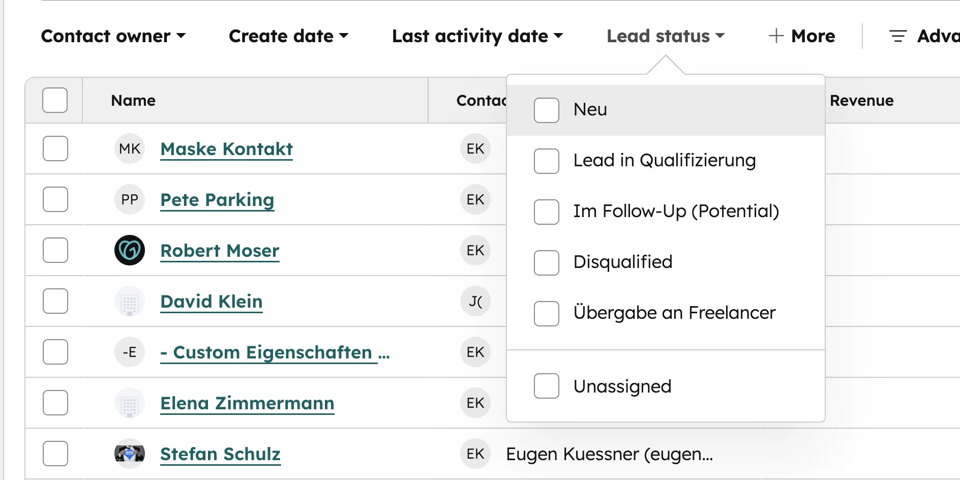 HubSpot Kontaktliste mit Lead Status Filter und Quellen-Spalte